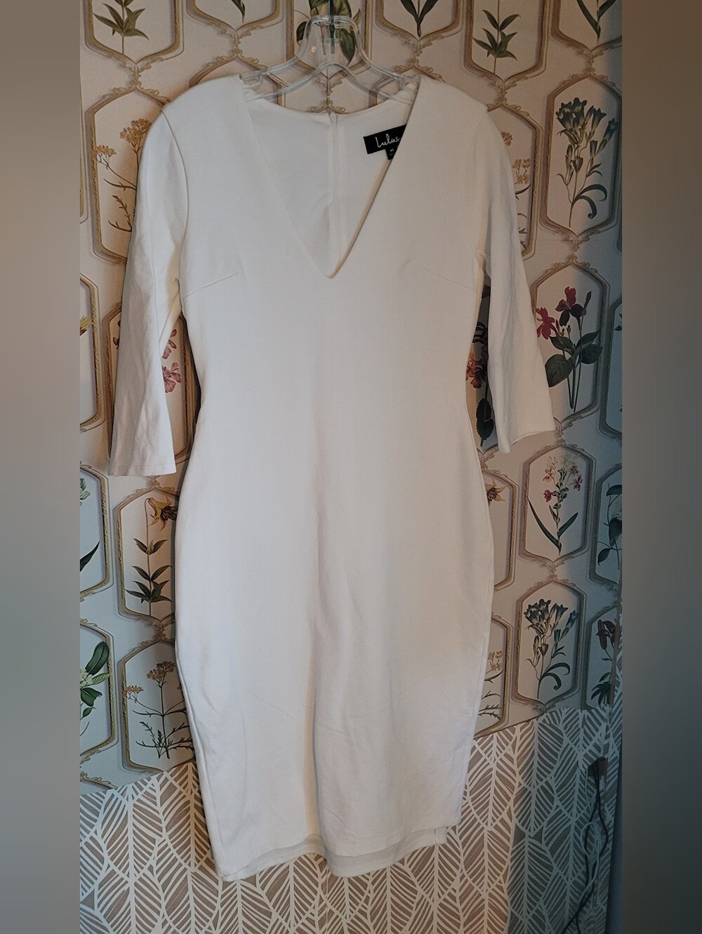 Lulus Medium White V-Neck Midi 3/4 Sleave Bodycon Dress Linned With Stretch